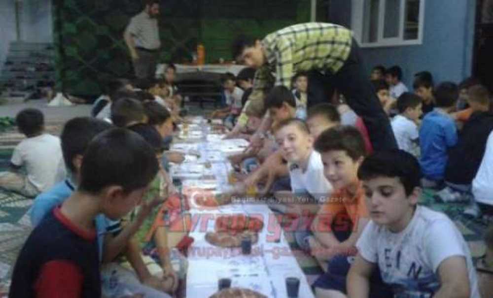Kur`an Kursu Öğrencileri İftar Yemeğinde Buluştu