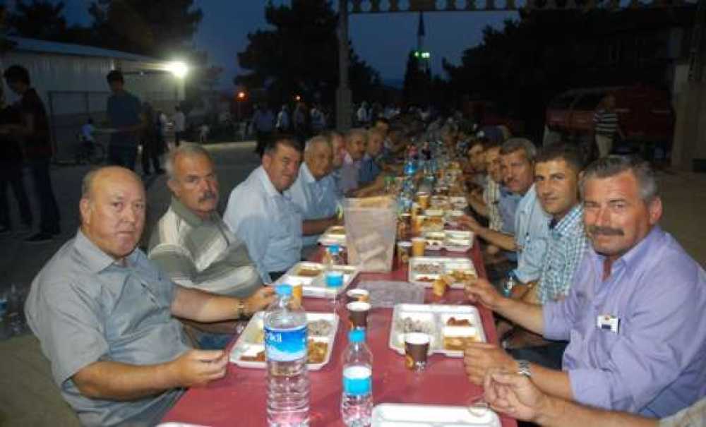 Malkara Alaybey Mahallesinde Toplu Iftar Yemeği Verildi