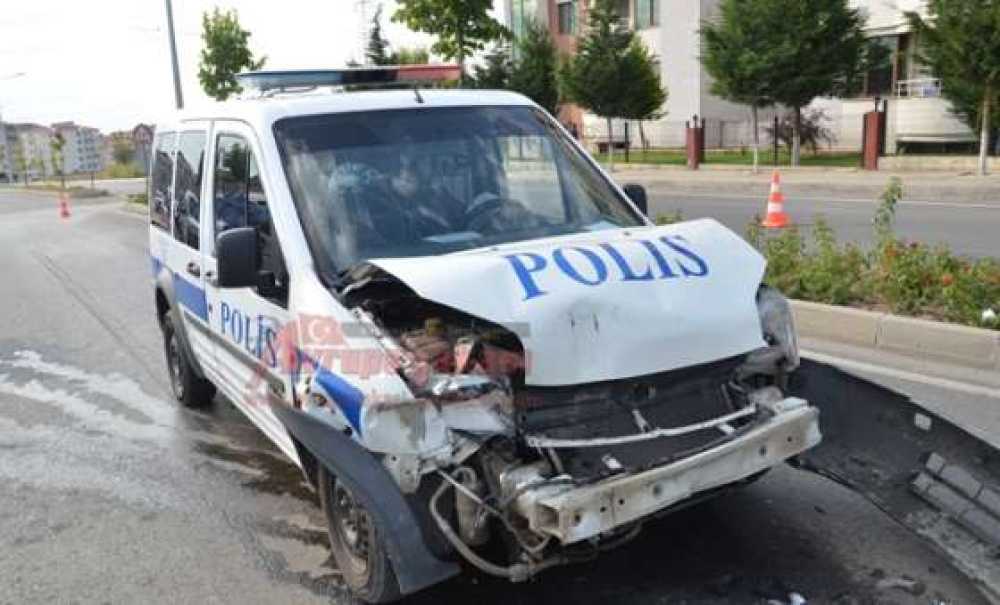 Göreve Giden Polisler Ölümden Döndü