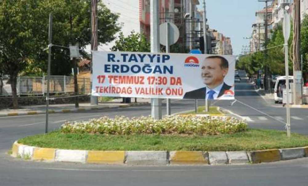 Başbakan Erdoğan`ın Afişleri Çorlu Caddelerinde