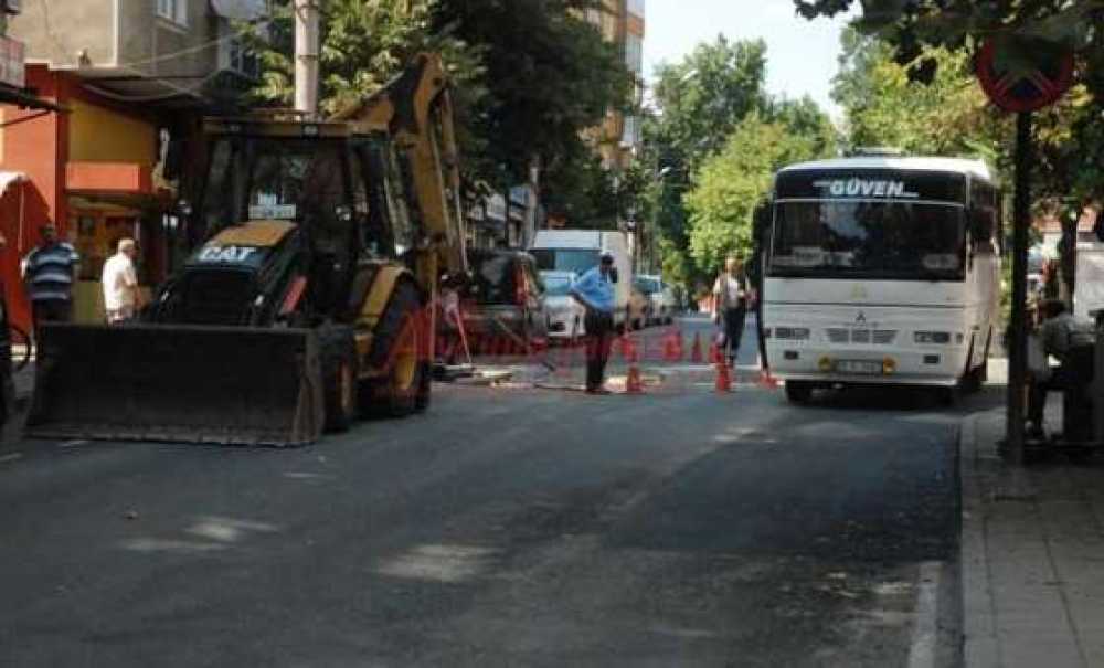 Şinasi Kurşun Caddesi Yamalanıyor