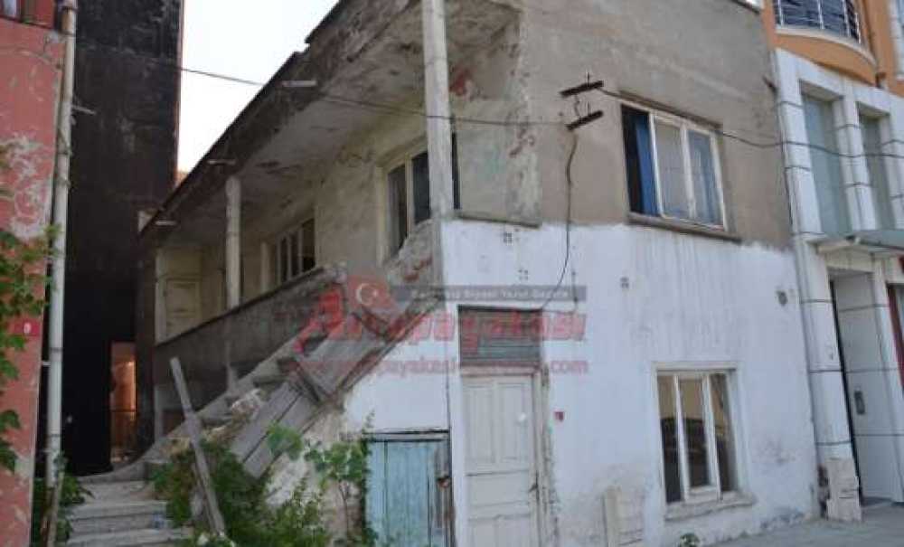 Metruk Ev Mahalleliyi İsyan Ettirdi
