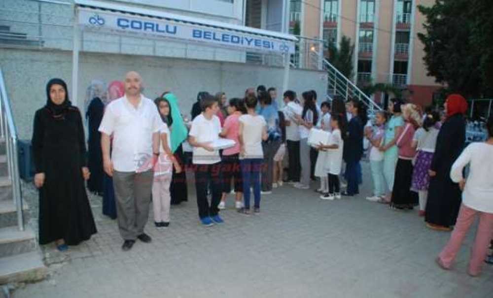 Bahçelievler Camiinde Çocuklara İftar