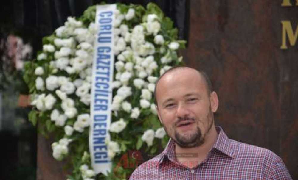 Çorlu Gazeteciler Derneği'nden Atatürk Anıtına Çelenk