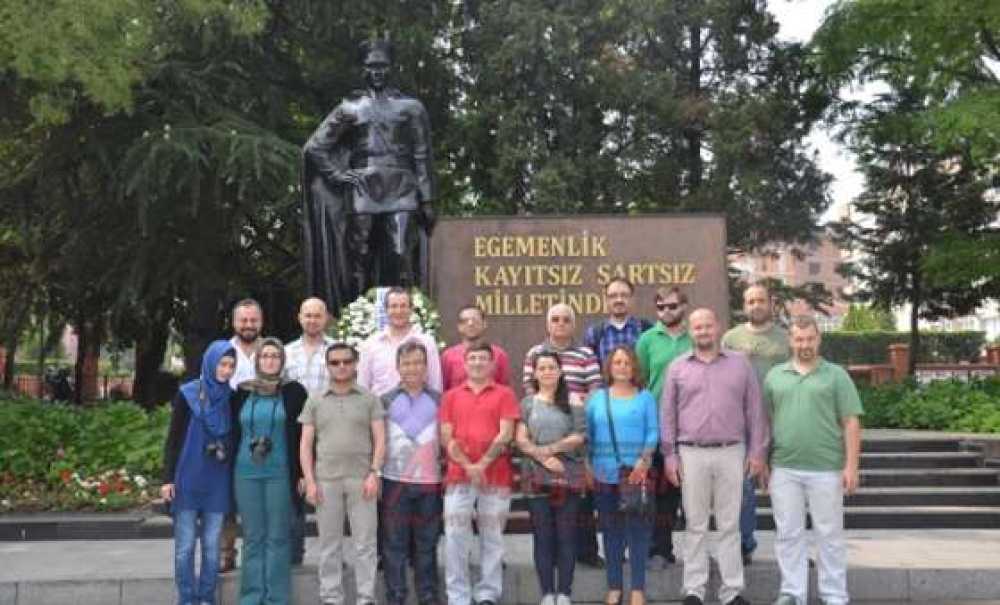 Çorlu Gazeteciler Derneği'nden Atatürk Anıtına Çelenk