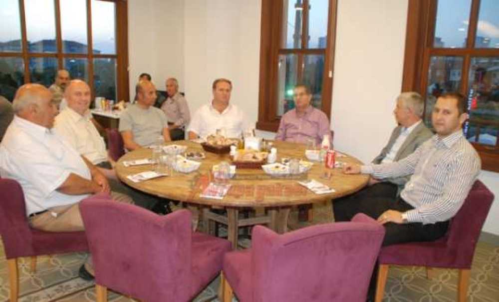 Öz İplik İş Sendikasından İftar Yemeği