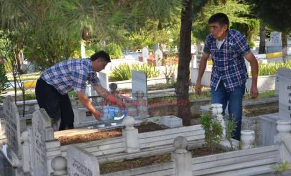 Mezarlıklara Bayram Ziyareti