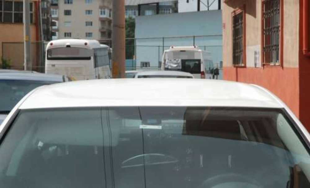 2 Yaşındaki Çocuk Balkondan Otomobilin Üzerine Düştü