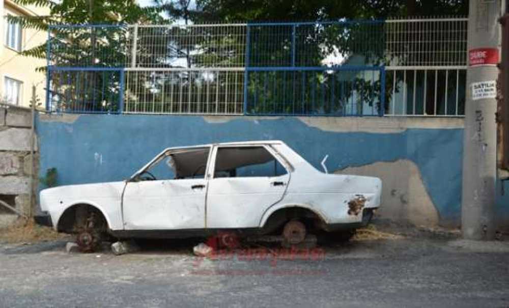 Hurda Araç Kaldırılmayı Bekliyor