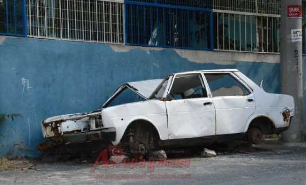 Hurda Araç Kaldırılmayı Bekliyor
