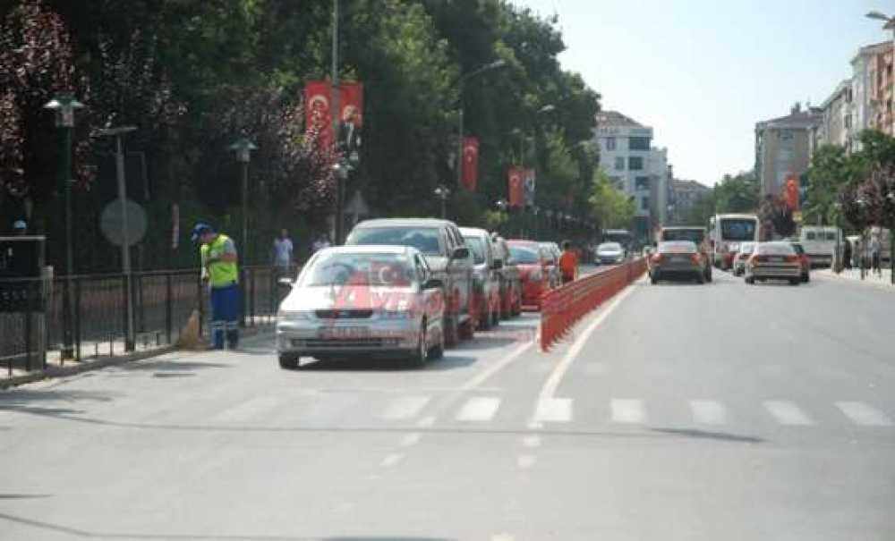 Yaşı Küçük, Yüreği Büyük