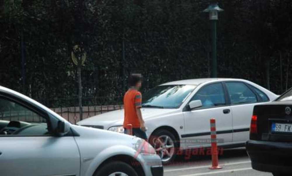 Yaşı Küçük, Yüreği Büyük