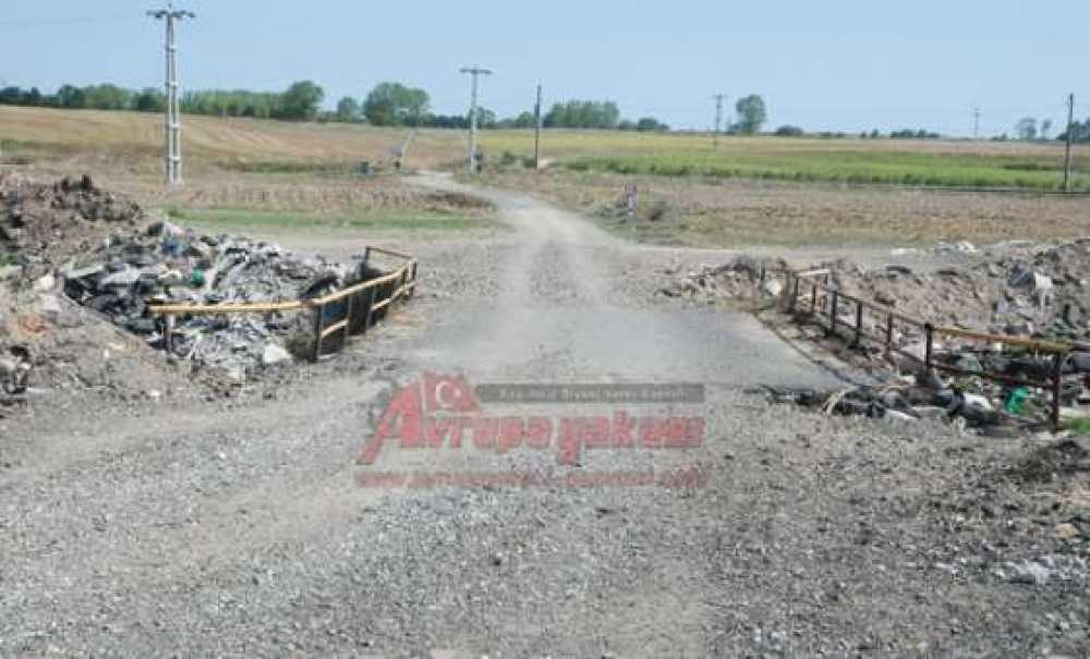 Her Yağmurda Yıkılıyor