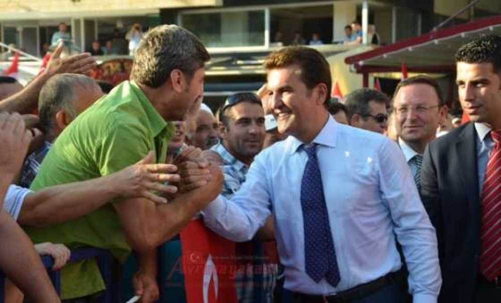 Mustafa Sarıgül'e Sevgi Gösterisi