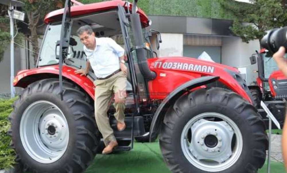 Kaymakam Doğan Tarım Makinelerini İnceledi