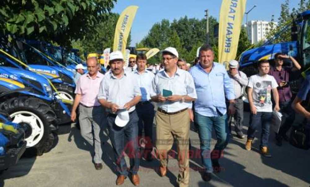 Kaymakam Doğan Tarım Makinelerini İnceledi
