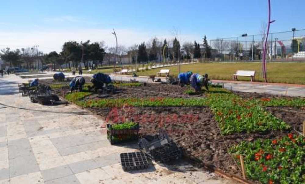 Cumhuriyet Parkı Daha Da Güzelleşiyor