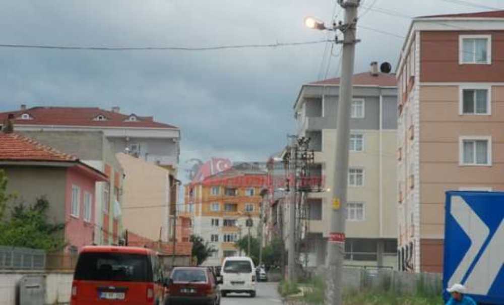 Sokak Lambaları Gündüzleri De Yanıyor