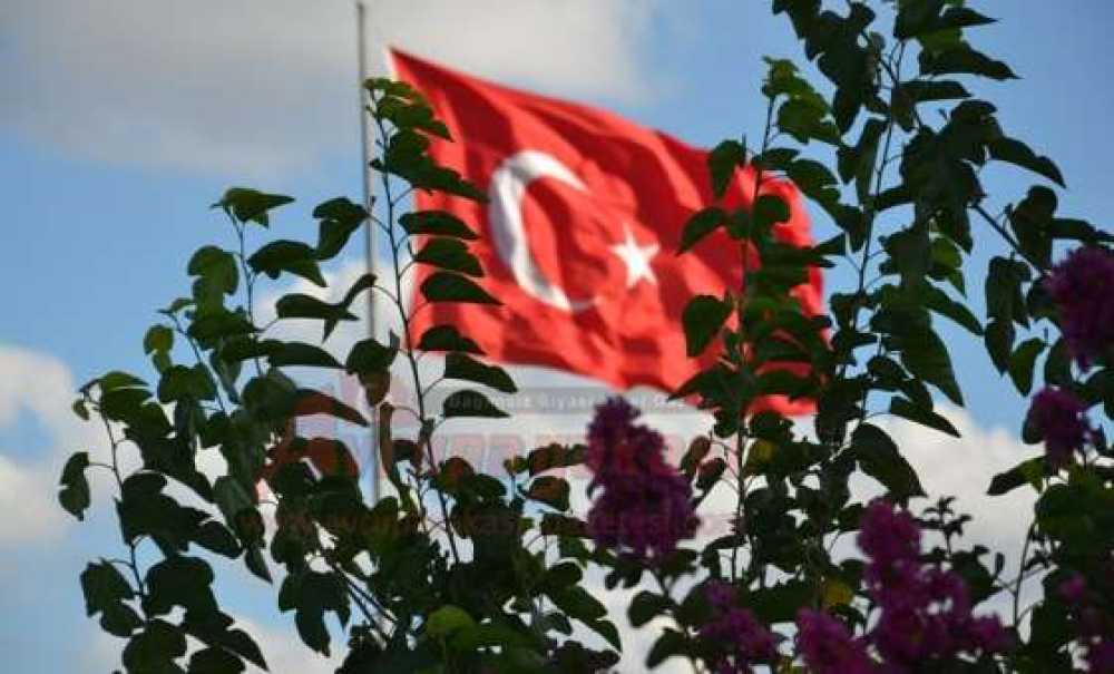Dev Türk Bayrağı İmrendiriyor