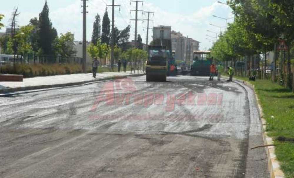Bülent Ecevit Bulvarı Asfaltlanıyor