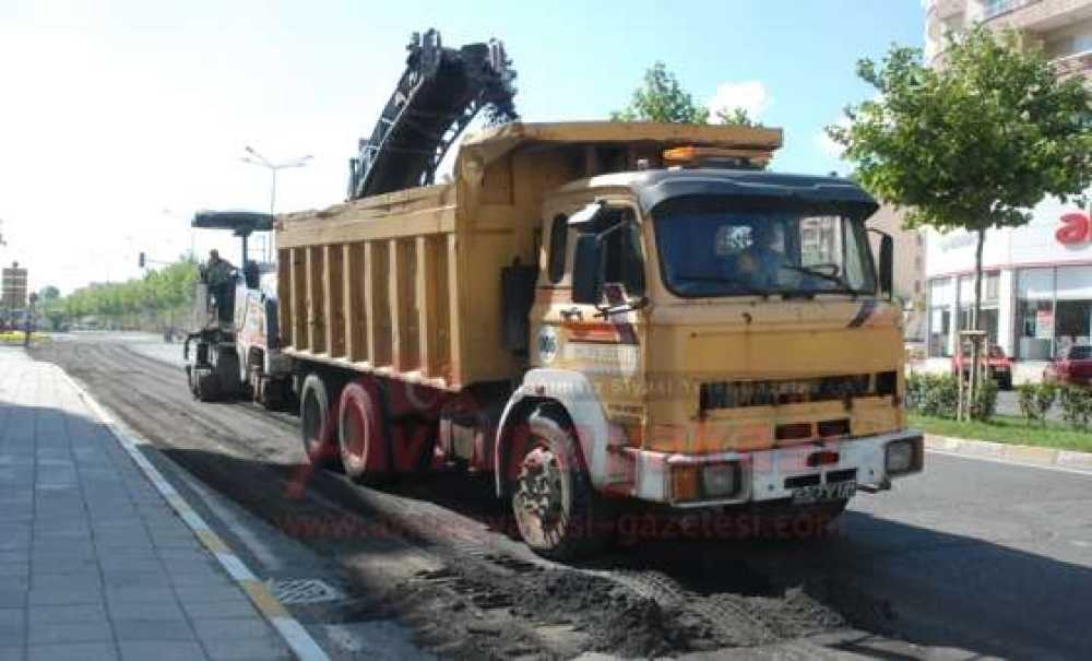 Bülent Ecevit Bulvarı Asfaltlanıyor