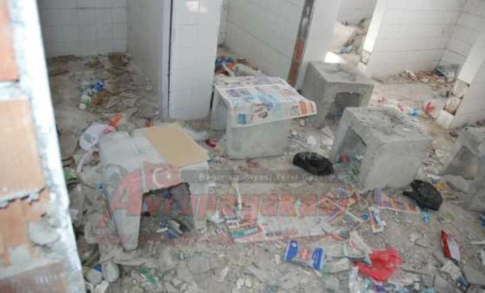 Madde Bağımlıların Mekanı Olan Soyunma Odaları Yıkıldı