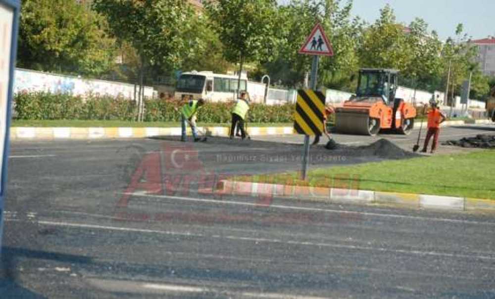 Bülent Ecevit Bulvarı'nda Asfaltlama Devam Ediyor