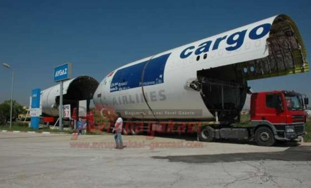 Karayolundan Uçak Geçti