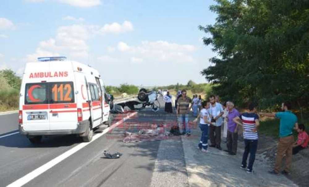 Otomobil Kamyonete Arkadan Çarptı 3 Ölü 1 Yaralı