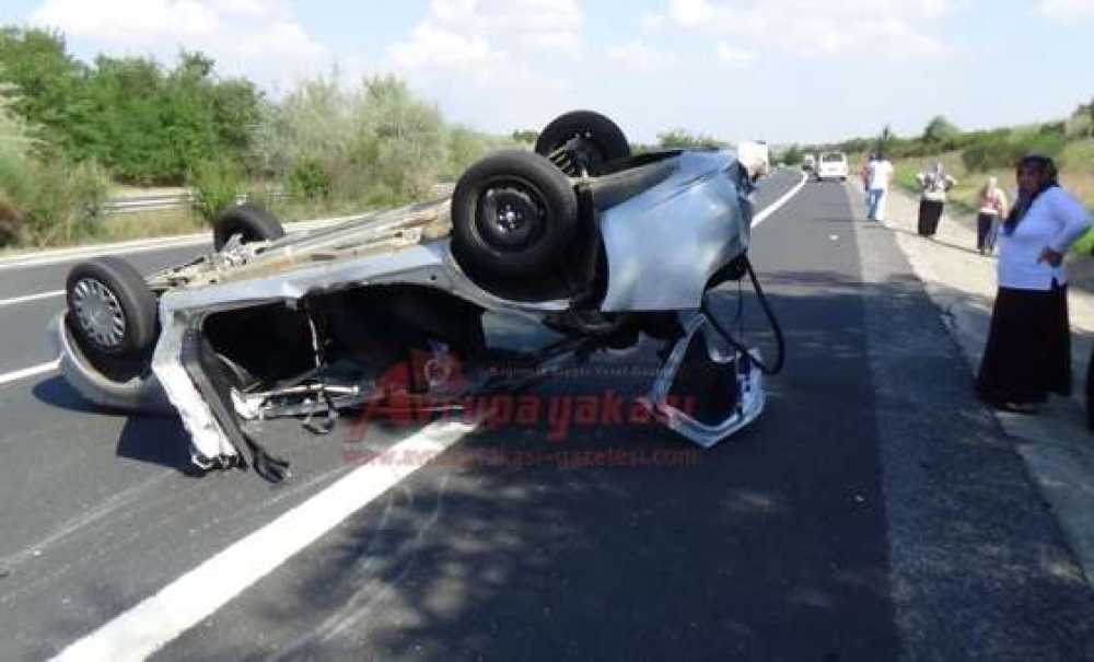 Otomobil Kamyonete Arkadan Çarptı 3 Ölü 1 Yaralı