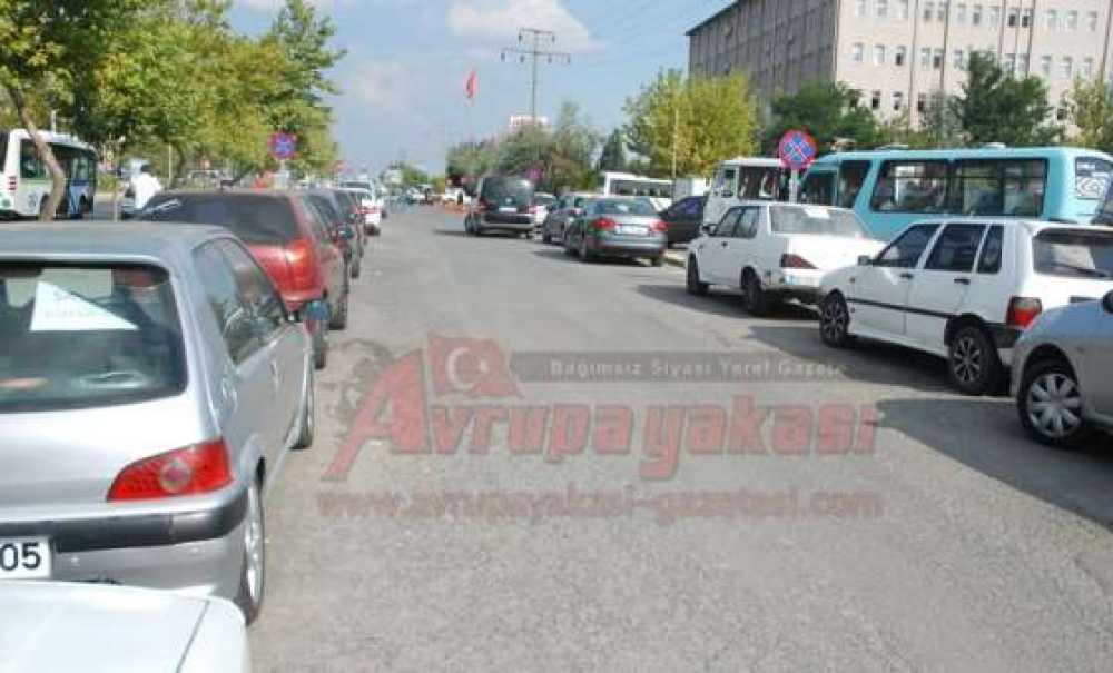 Çorlu Emniyeti`nin Önü Galeriye Döndü