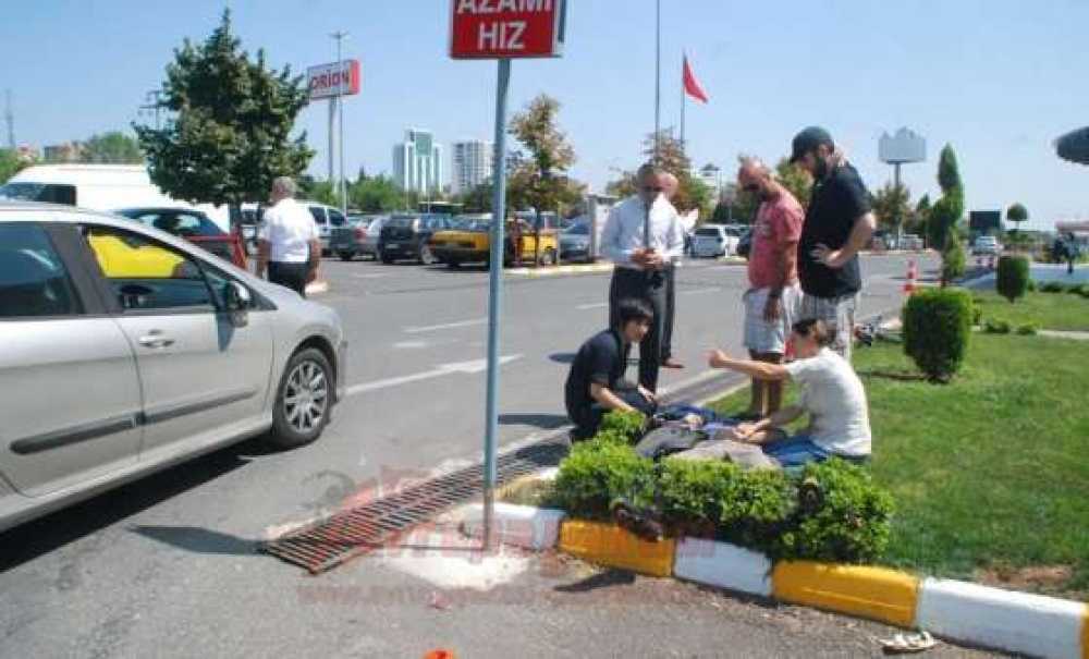 Bisiklet Sürücüsünü Kaskı Kurtardı