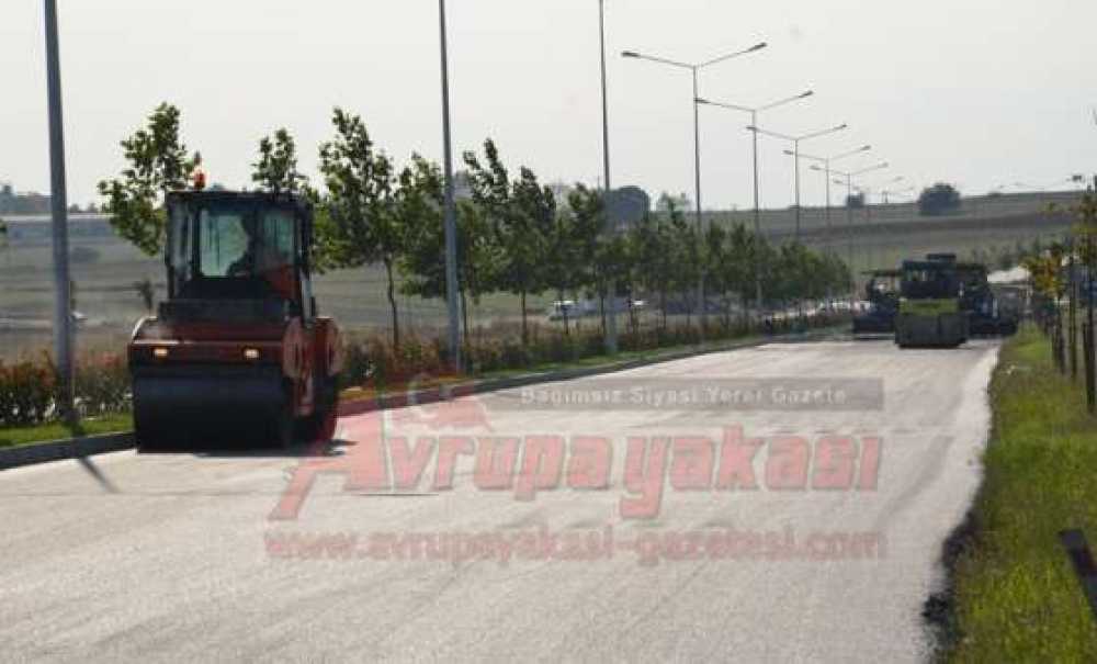 Bülent Ecevit Bulvarı'nda Asfaltlama Çalışmaları Sürüyor