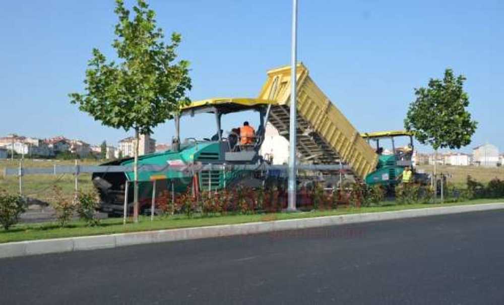 Bülent Ecevit Bulvarı'nda Asfaltlama Çalışmaları Sürüyor