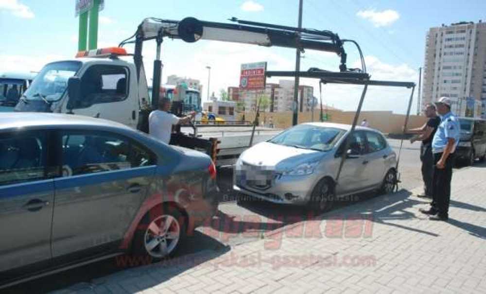Trafik Polisleri Satılık İbareleri Araçları Kaldırdı
