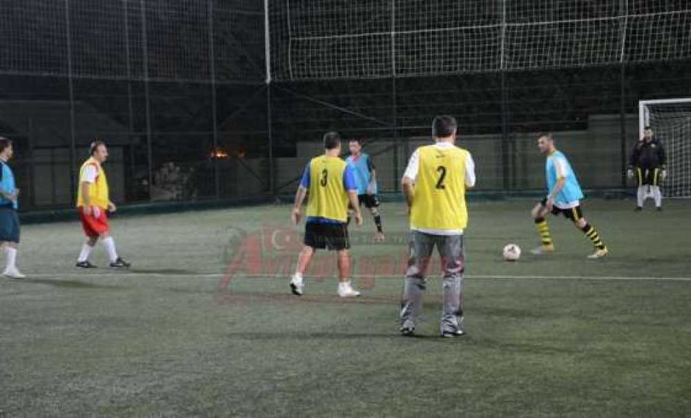 Vali Yerlikaya Gazeteciler Ile Halı Sahada Buluştu