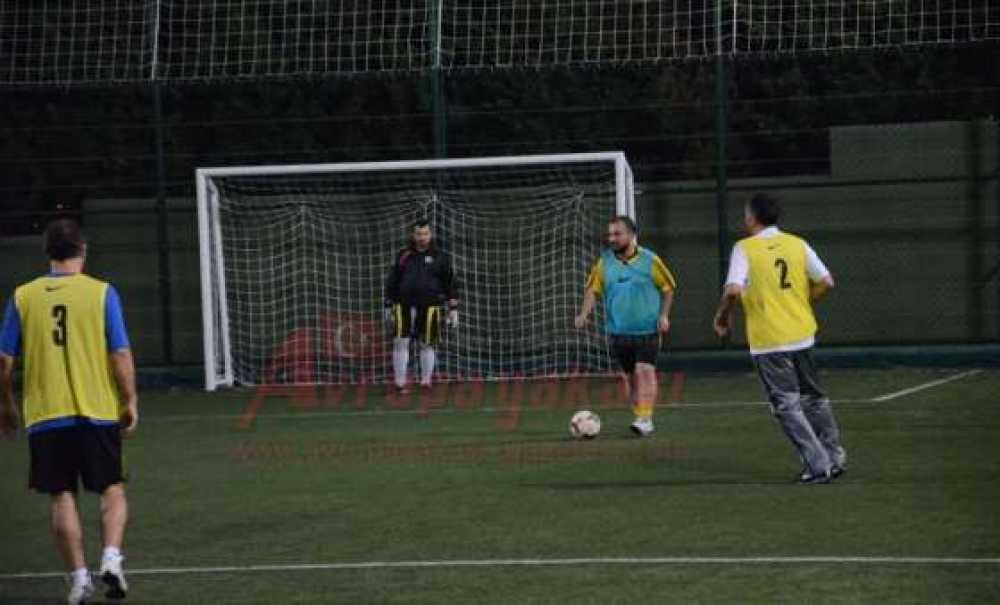 Vali Yerlikaya Gazeteciler Ile Halı Sahada Buluştu