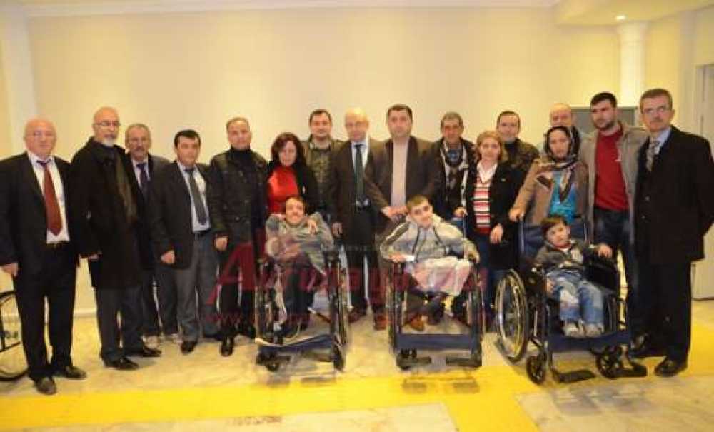 Ak Parti'den Engelli Vatandaşlara Tekerlekli Sandalye