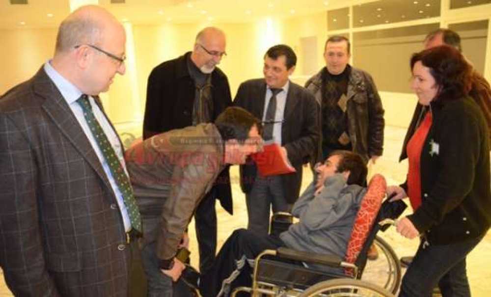 Ak Parti'den Engelli Vatandaşlara Tekerlekli Sandalye