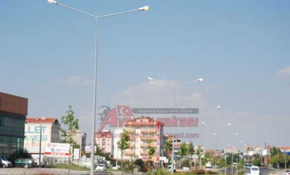 Yol Aydınlatmaları Gündüzleri De Yanıyor