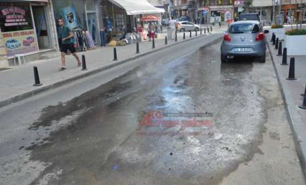 Gölcük Meydanında Su Patlağı