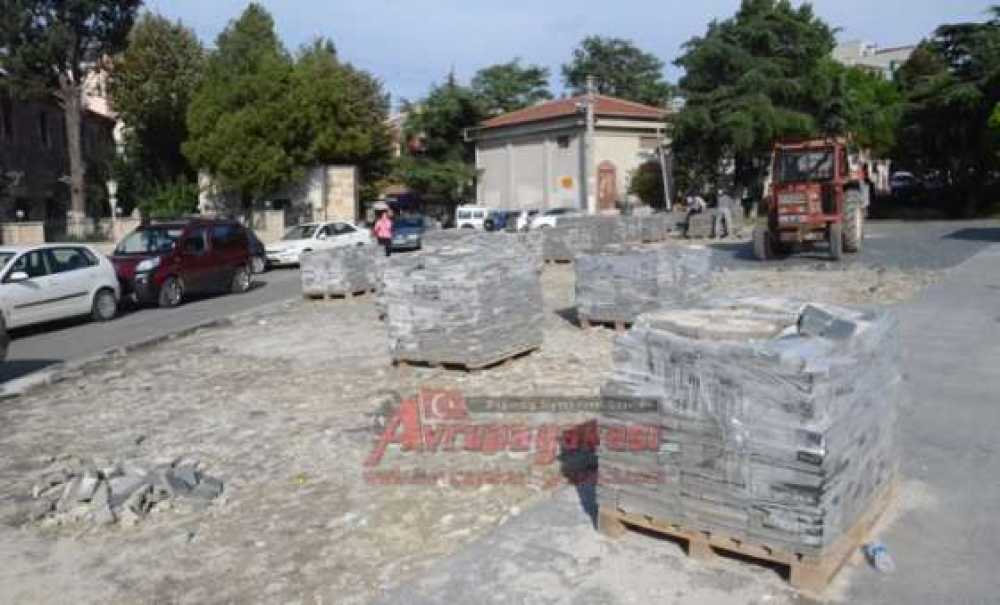 Tarihi Belediye Binasında Çevre Düzenlemesine Başlandı