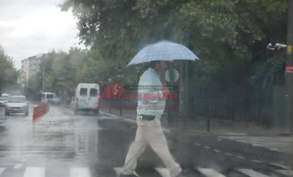 Çorlu Güne Yağmurla Başladı
