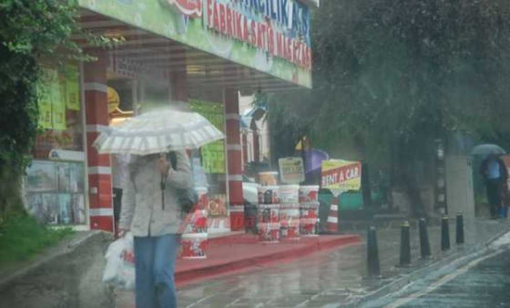 Çorlu Güne Yağmurla Başladı