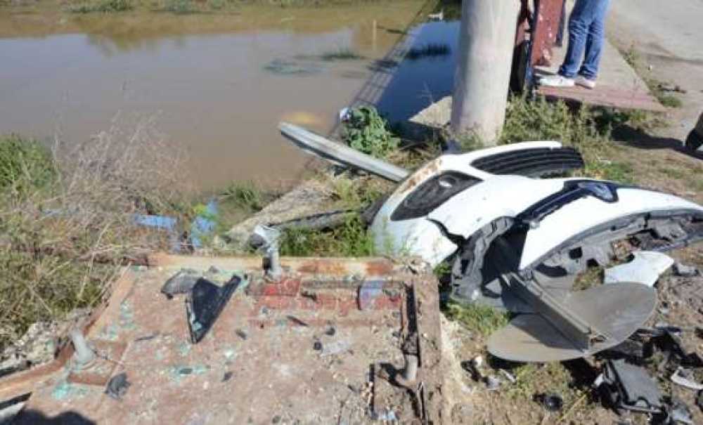 Otomobil Dereye Uçtu