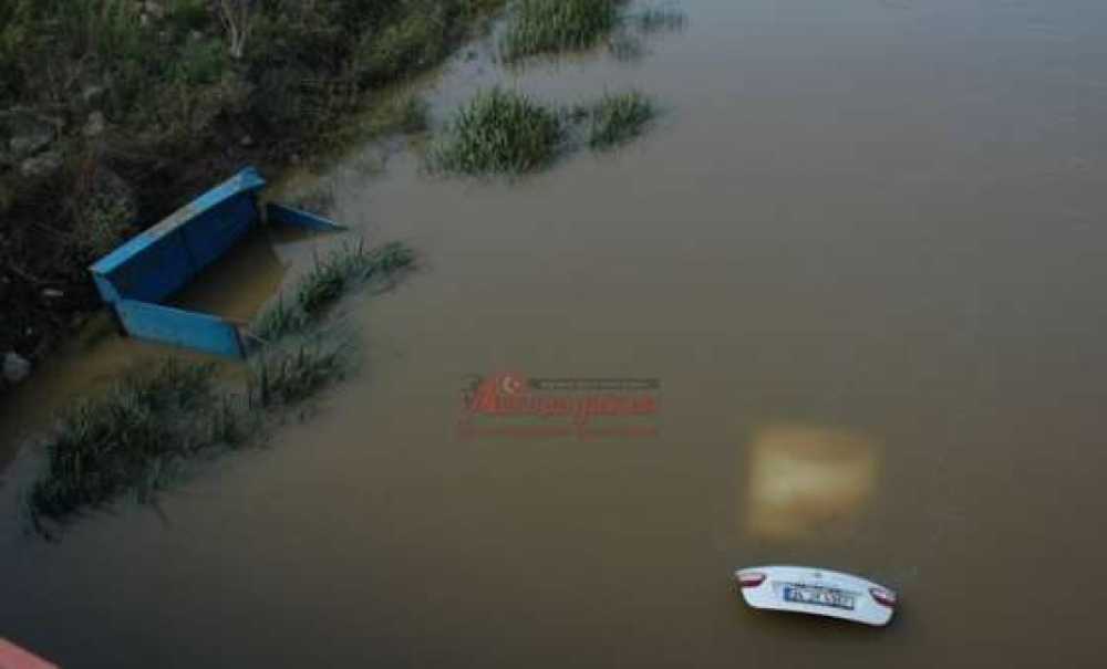 Otomobil Dereye Uçtu