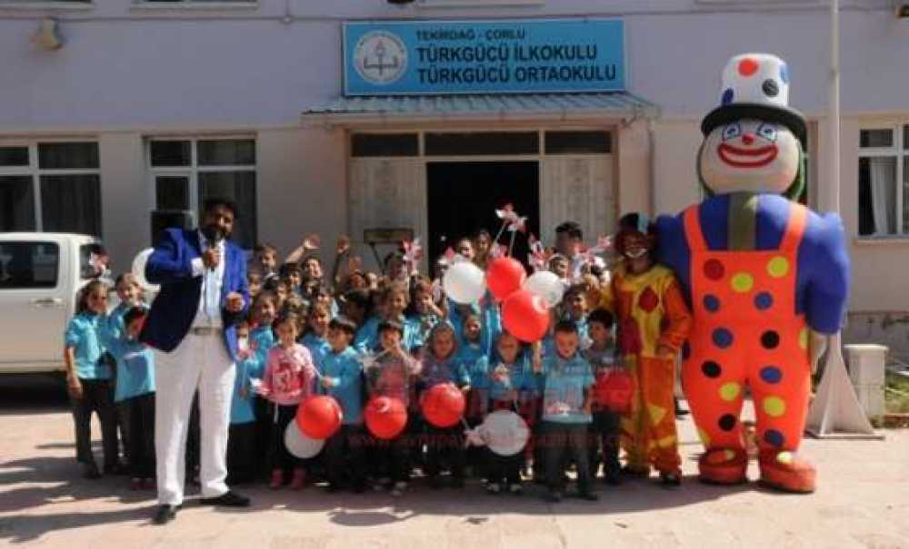 Çorlu Belediyesi Yeni Mahallelerde Çocuk Oyunları Düzenledi