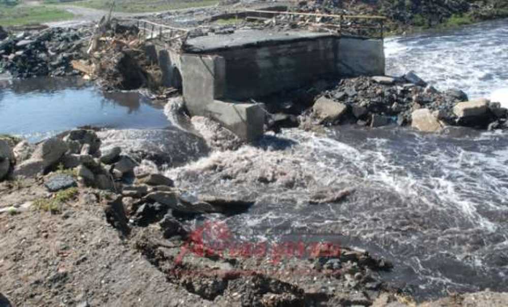 Sarılar Köprüsü Yine Çöktü