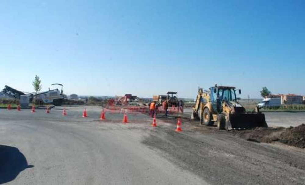 Bülent Ecevit Bulvarı`nda Çöken Bölüm Yeniden Asfaltlandı