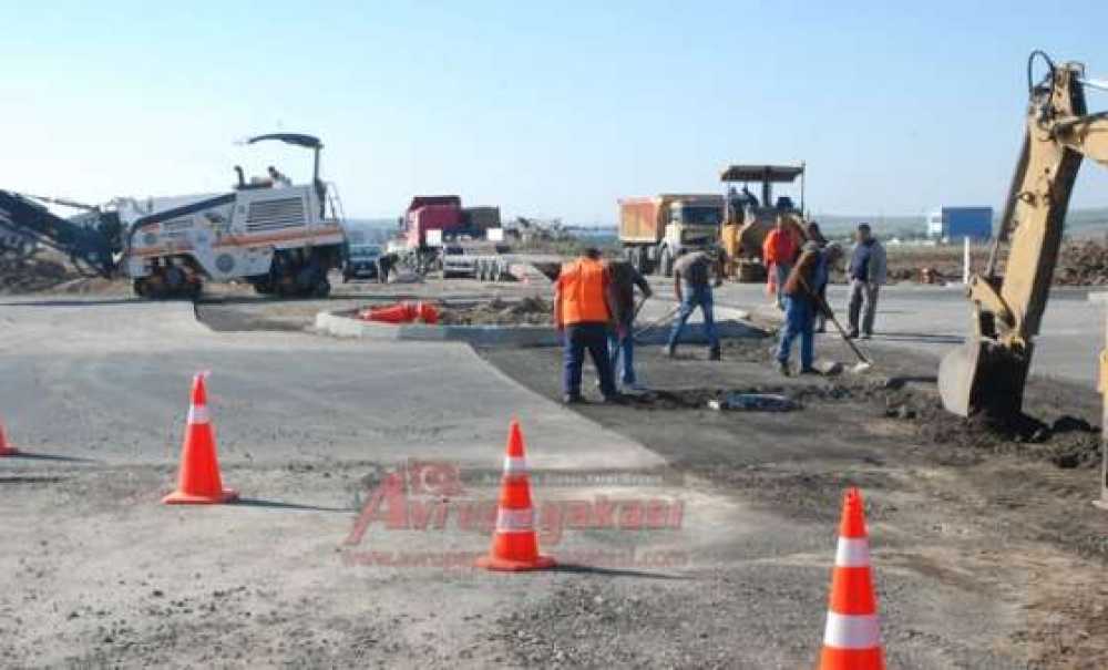 Bülent Ecevit Bulvarı`nda Çöken Bölüm Yeniden Asfaltlandı